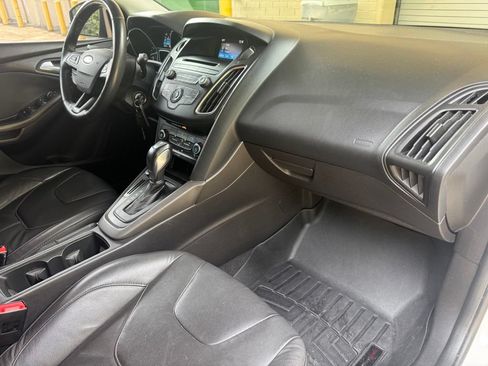 Used 2015 Ford Focus SE w/ Equipment Group 201A FWD image 25