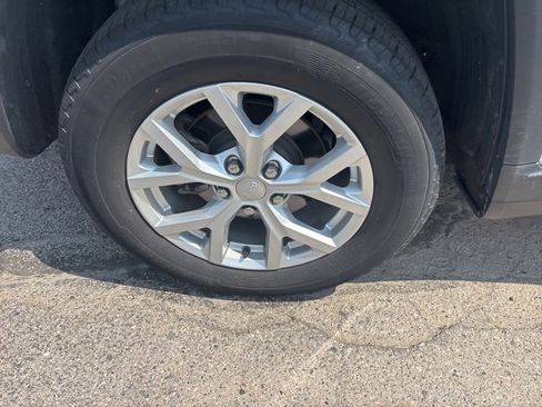 Certified 2023 Jeep Grand Cherokee Limited image 9