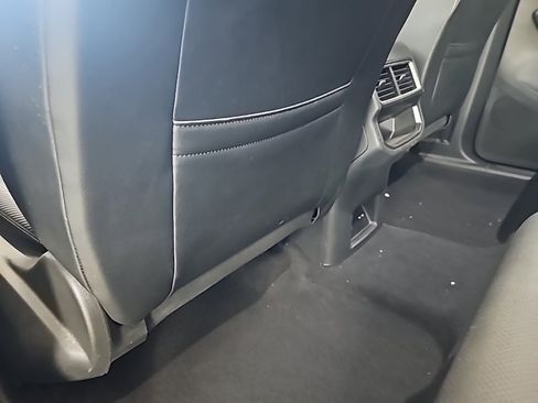 Used 2024 Volkswagen Atlas Cross Sport SE image 33