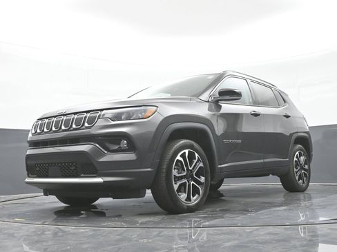 Used 2022 Jeep Compass Limited w/ Sun and Sound Group AWD/4WD image 44