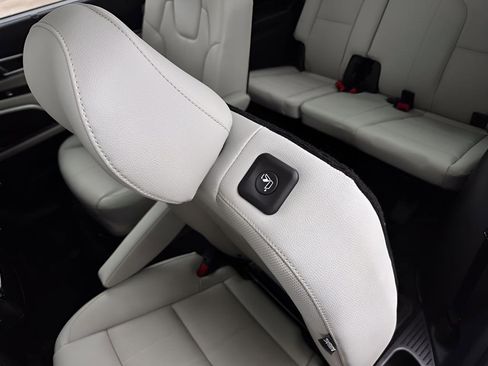 Used 2025 Kia Telluride SX w/ SX Captain's Chair Package FWD image 26