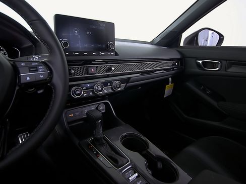 Used 2025 Honda Civic Sport image 25