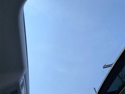 Used 2022 Volkswagen Taos SE w/ Panoramic Sunroof Package image 15