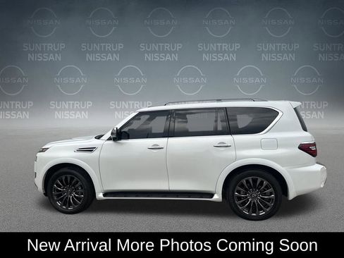 Used 2024 Nissan Armada Platinum w/ Captain's Chairs Package RWD image 3