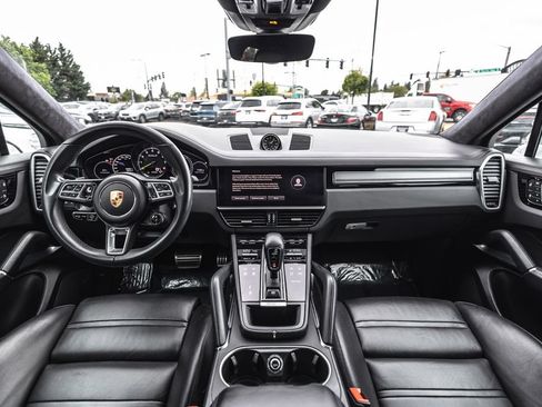 Used 2023 Porsche Cayenne Turbo S AWD/4WD image 27