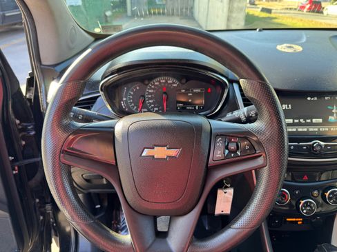 Used 2017 Chevrolet Trax LS image 19