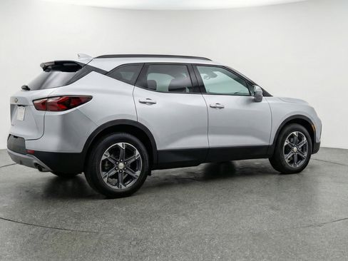 Used 2025 Chevrolet Blazer LT FWD image 9
