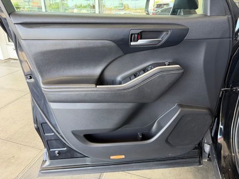 Certified 2020 Toyota Highlander XLE AWD/4WD image 18
