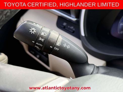 Certified 2024 Toyota Highlander Limited AWD/4WD image 29