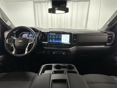 Used 2025 Chevrolet Silverado 1500 LT image 9