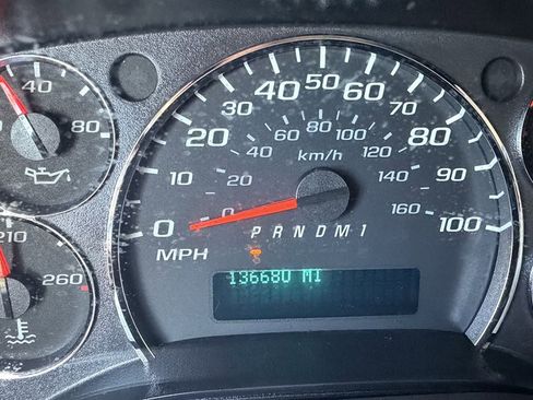 Used 2010 Chevrolet Express 2500 image 12