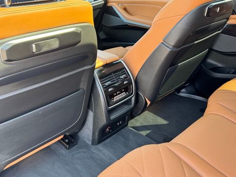 Certified 2024 BMW X7 xDrive40i w/ M Sport Package image 25