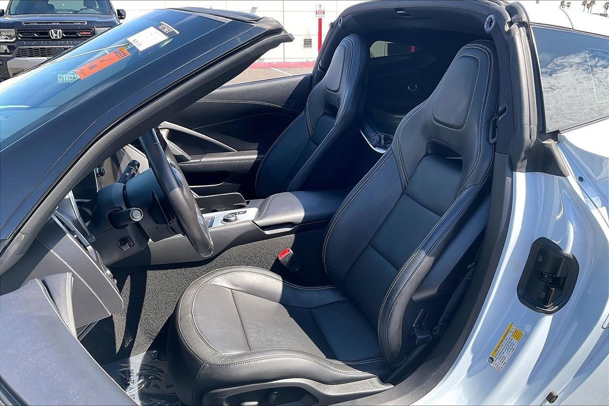 Used 2019 Chevrolet Corvette Stingray Coupe w/ Carbon Flash Badge Package RWD image 27