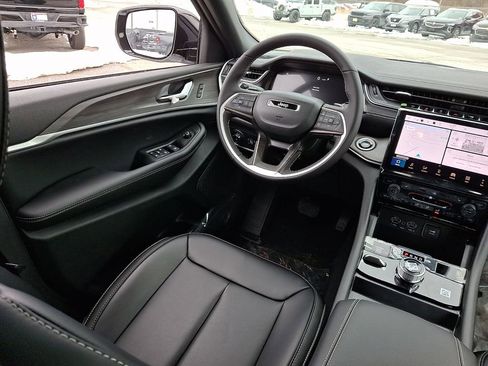 New 2025 Jeep Grand Cherokee Limited w/ Black Appearance Package AWD/4WD image 10