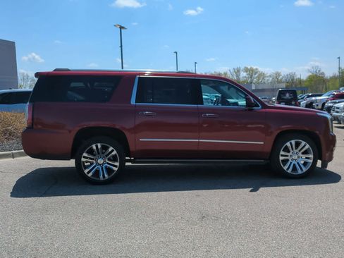 Used 2019 GMC Yukon XL Denali w/ Denali Ultimate Package AWD/4WD image 9