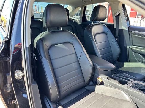 Used 2023 Volkswagen Jetta SE w/ Panoramic Sunroof Package image 36