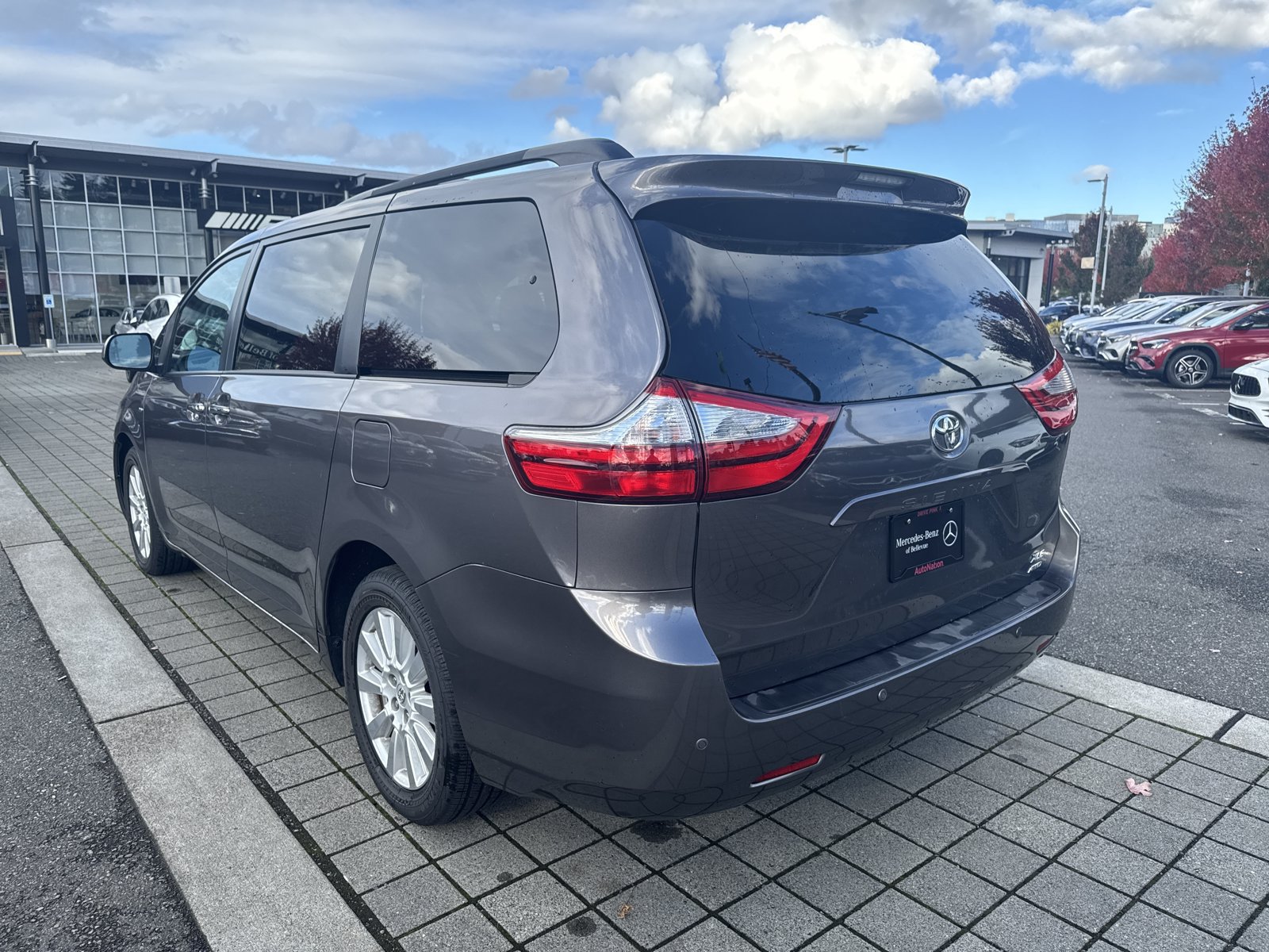Used 2017 Toyota Sienna XLE w/ XLE Navigation Package AWD/4WD image 7