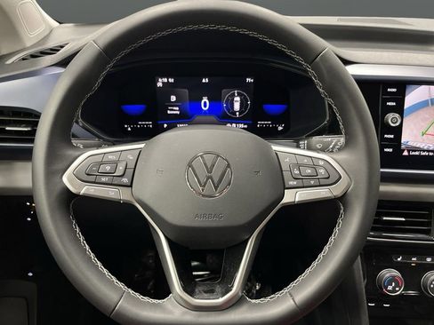 Used 2023 Volkswagen Taos SE w/ Black Wheel Package image 15
