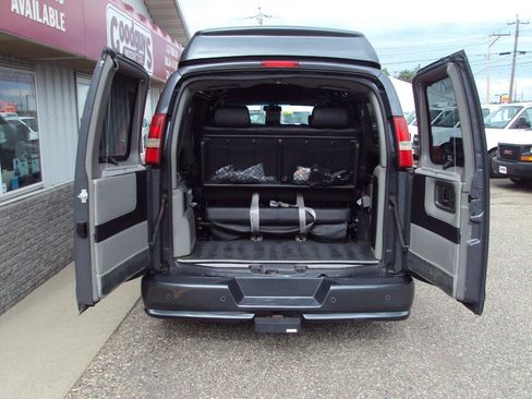 Used 2014 Chevrolet Express 1500 AWD image 9