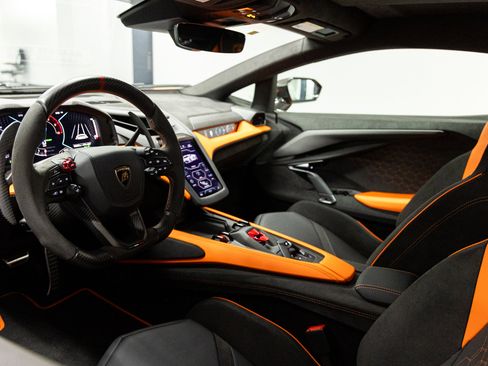 Used 2026 Lamborghini Revuelto image 43