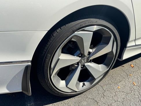 Used 2019 Honda Accord Touring image 6