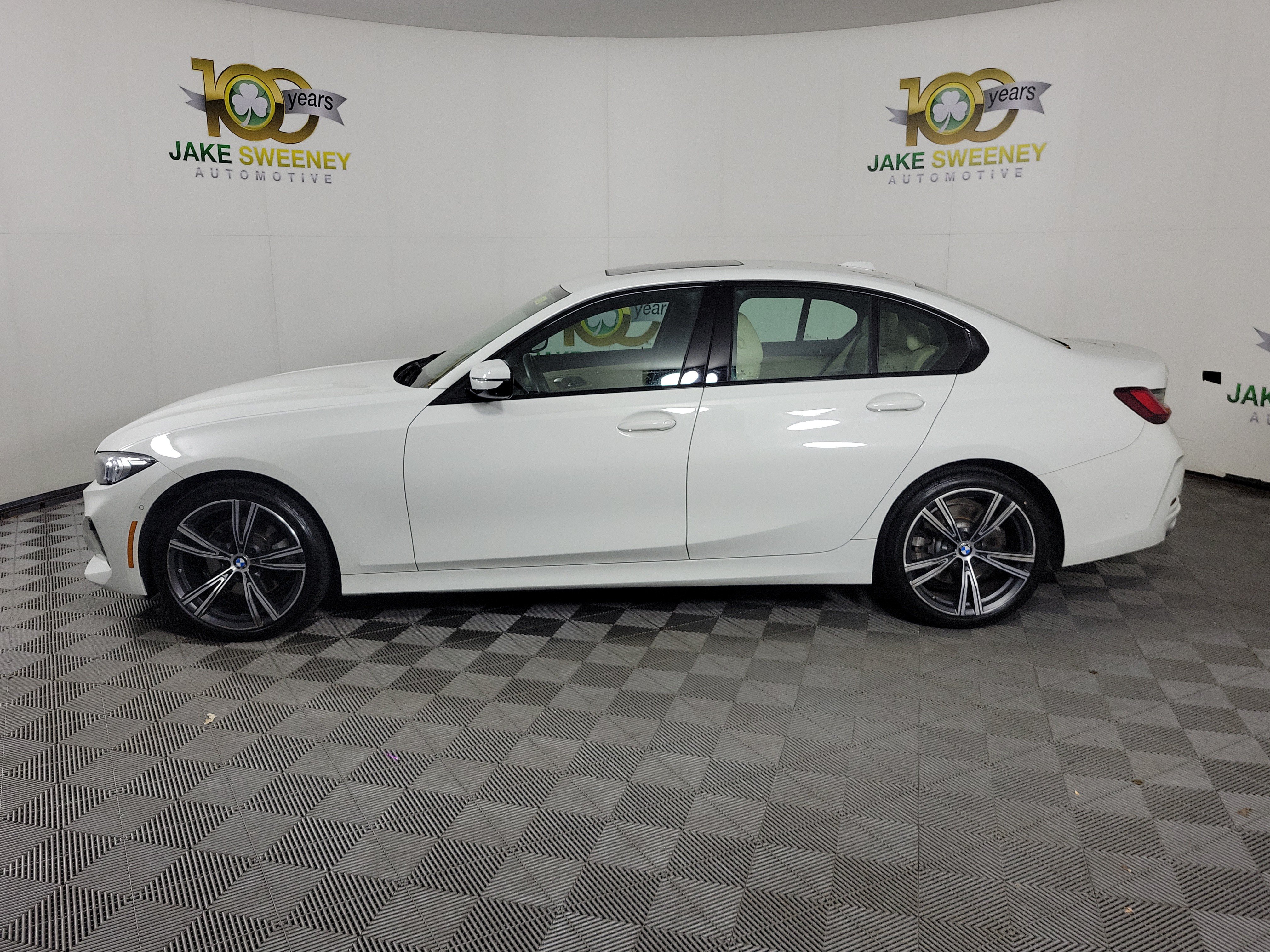 Certified 2023 BMW 330i xDrive Sedan w/ Parking Assistance Package AWD/4WD image 4