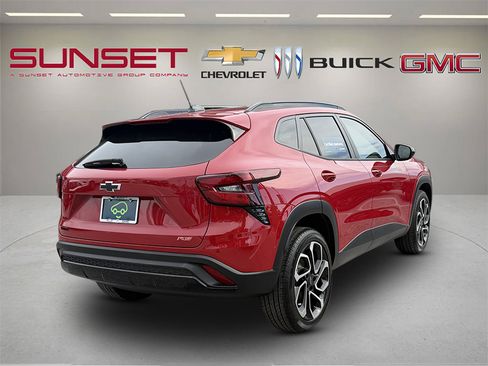 Certified 2026 Chevrolet Trax RS w/ Driver Confidence Package FWD image 3