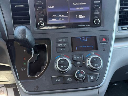 Used 2020 Toyota Sienna LE AWD/4WD image 18