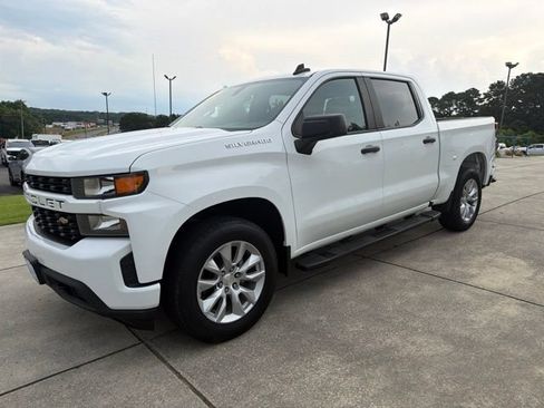 Used 2019 Chevrolet Silverado 1500 Custom w/ Custom Convenience Package RWD image 3