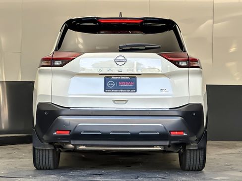 Used 2023 Nissan Rogue SL w/ SL Premium Package FWD image 4