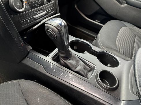 Used 2018 Ford Explorer XLT image 23