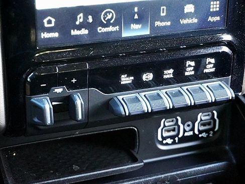 Certified 2022 RAM 3500 Laramie image 31