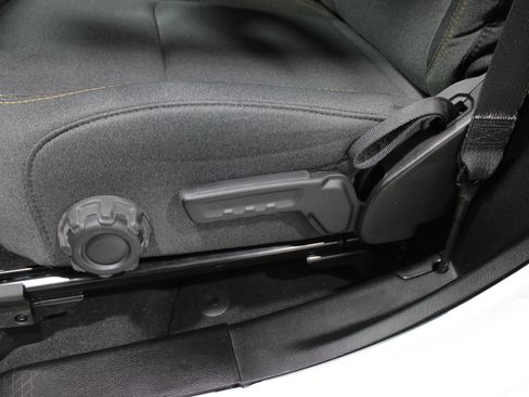 Used 2025 Jeep Wrangler Sport image 4