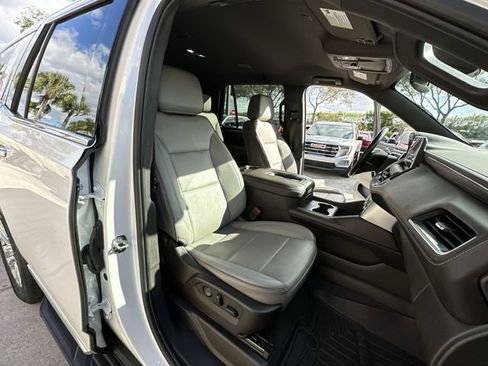 Certified 2023 GMC Yukon SLT w/ SLT Luxury Package image 34