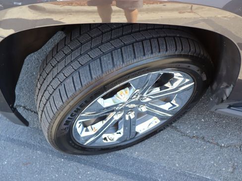 Used 2018 Chevrolet Tahoe LT w/ Luxury Package AWD/4WD image 44