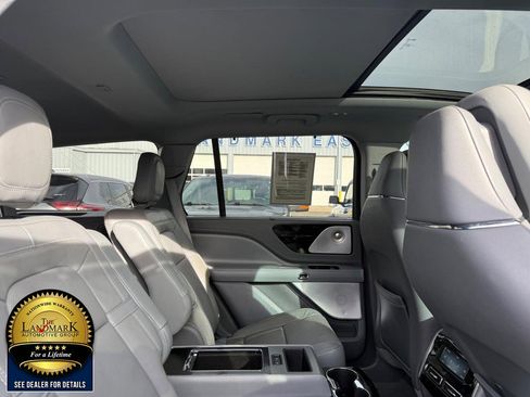 Used 2020 Lincoln Aviator Reserve w/ Equipment Group 202A image 16