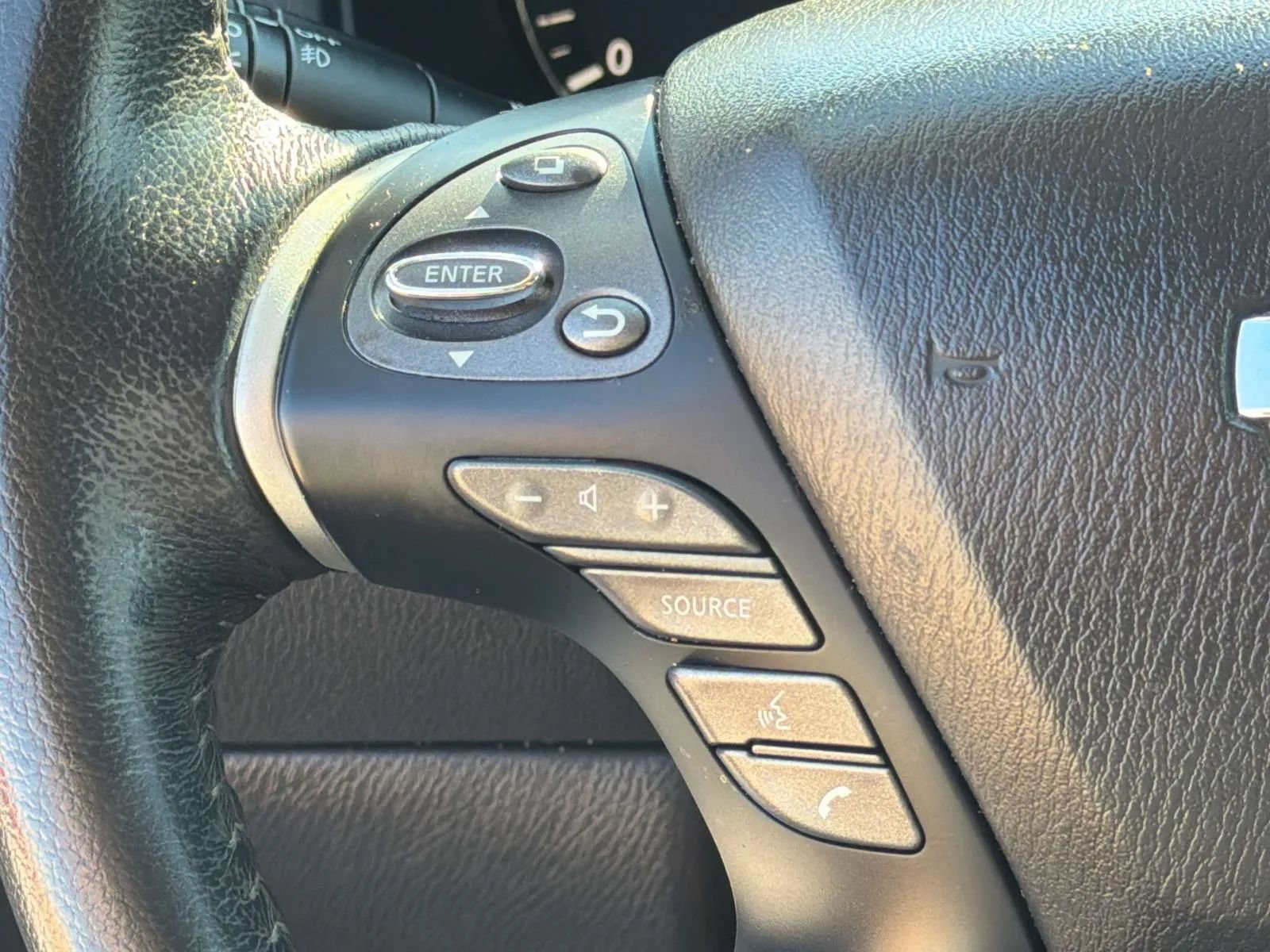 Used 2019 Nissan Pathfinder SV FWD image 32