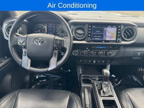 Used 2020 Toyota Tacoma TRD Sport w/ TRD Premium Sport Package AWD/4WD image 21