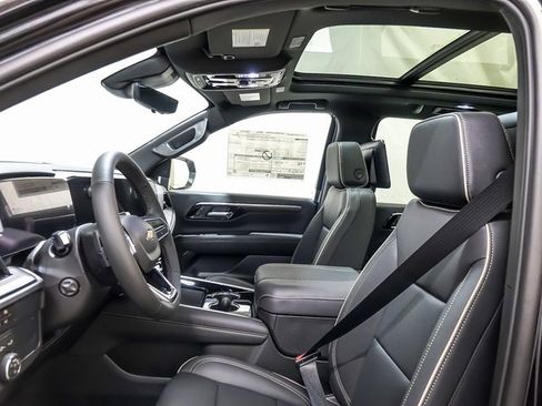 New 2026 Chevrolet Suburban Premier image 9