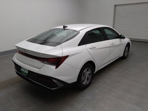Used 2025 Hyundai Elantra SE FWD image 10