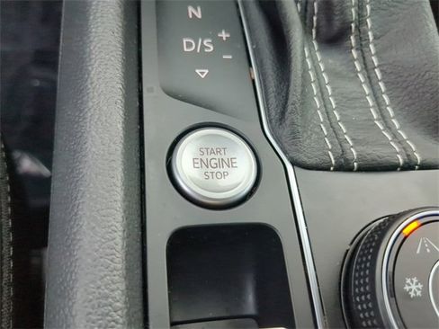 Certified 2022 Volkswagen Atlas SE image 30