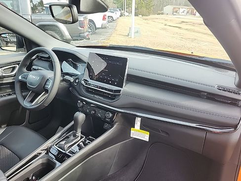 New 2026 Jeep Compass Latitude image 7