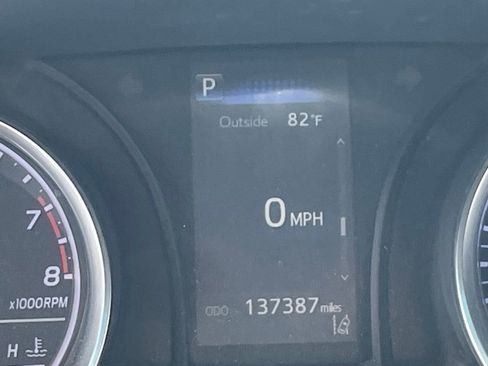 Used 2018 Toyota Camry SE FWD image 11