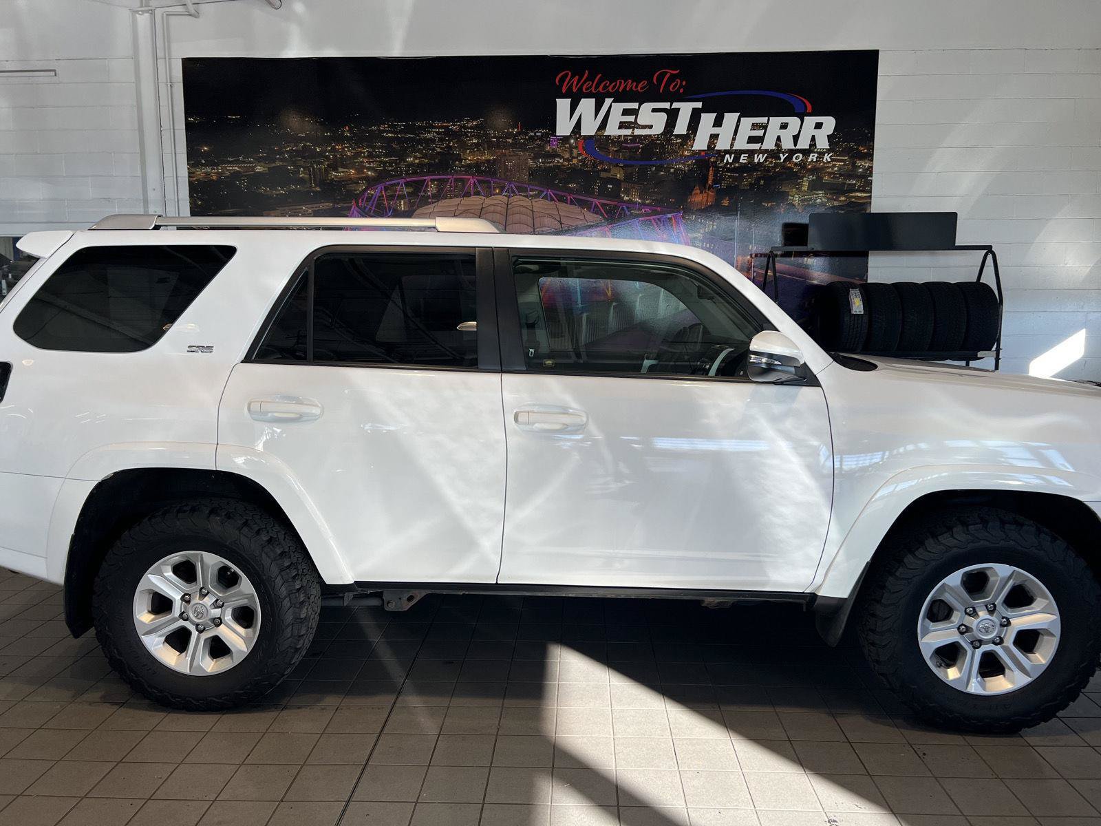 Used 2017 Toyota 4Runner SR5 Premium AWD/4WD image 7