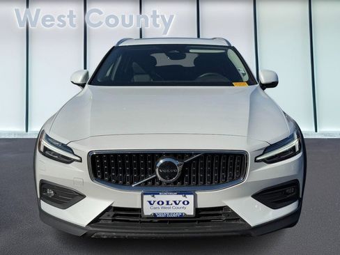 Certified 2025 Volvo V60 B5 Cross Country Plus image 10