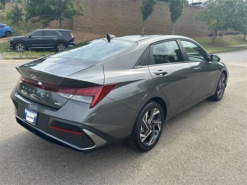 New 2025 Hyundai Elantra Limited image 5
