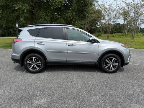 Used 2017 Toyota RAV4 XLE w/ Plus Extra Value Package AWD/4WD image 7