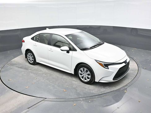 Used 2024 Toyota Corolla LE image 30