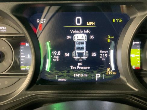 Used 2025 Jeep Wrangler Unlimited Sahara w/ Safety Group AWD/4WD image 23
