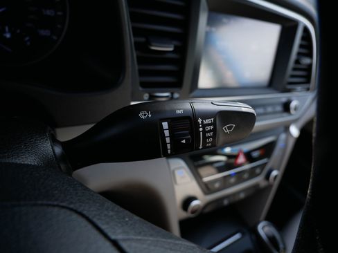 Used 2017 Hyundai Elantra SE FWD image 31